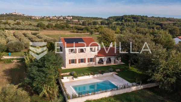 Istra, Višnjan, prekrasna kamena vila s bazenom u mirnom prirodnom okruženju