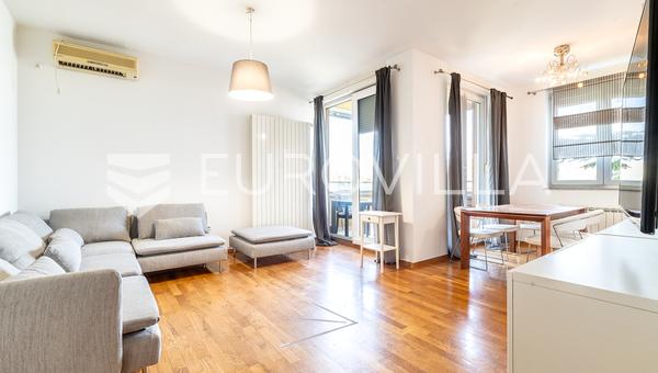 Zagreb, Remete, komfortabel treværelses lejlighed med parkeringsplads, 79 m²