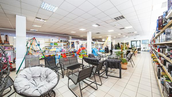Zagreb, Borongajska cesta, tágas 1000 m2-es terület kiadó parkolóval