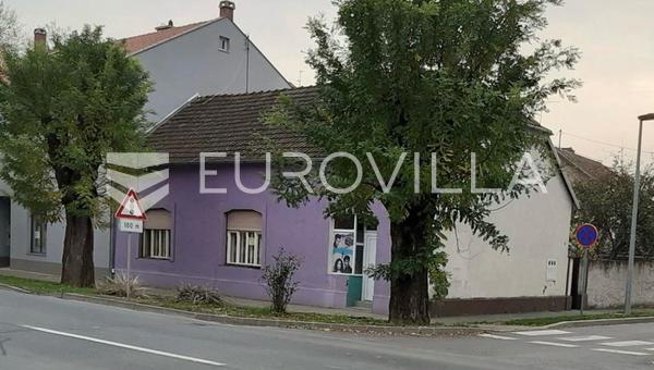 Vukovar, širi centar, kuća na uglu s poslovnim prostorom, parcela 450 m²