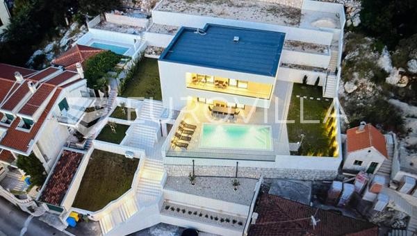 Ploce, Rogotin, urban villa med pool och havsutsikt