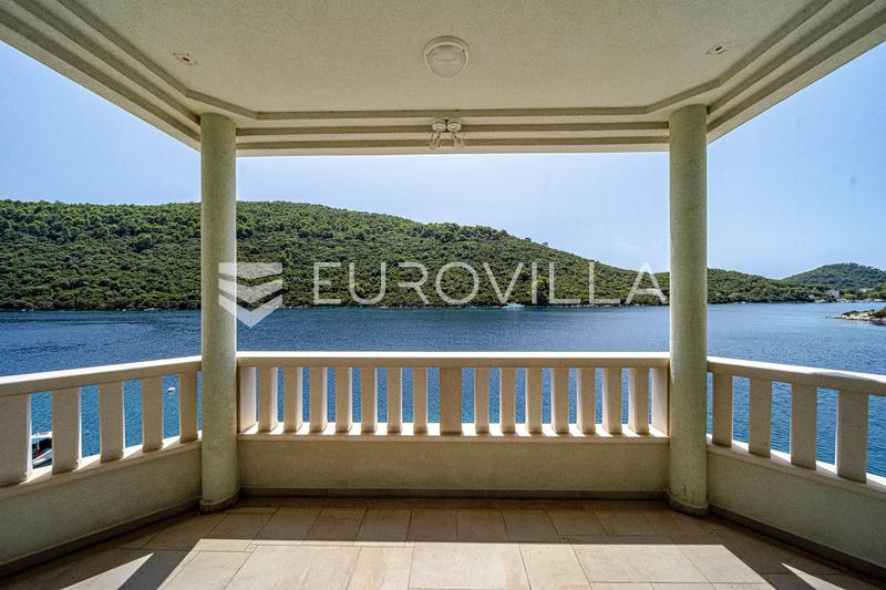 Ostrov Lastovo, Vila pri mori v tichej zátoke ostrova Lastovo - 9