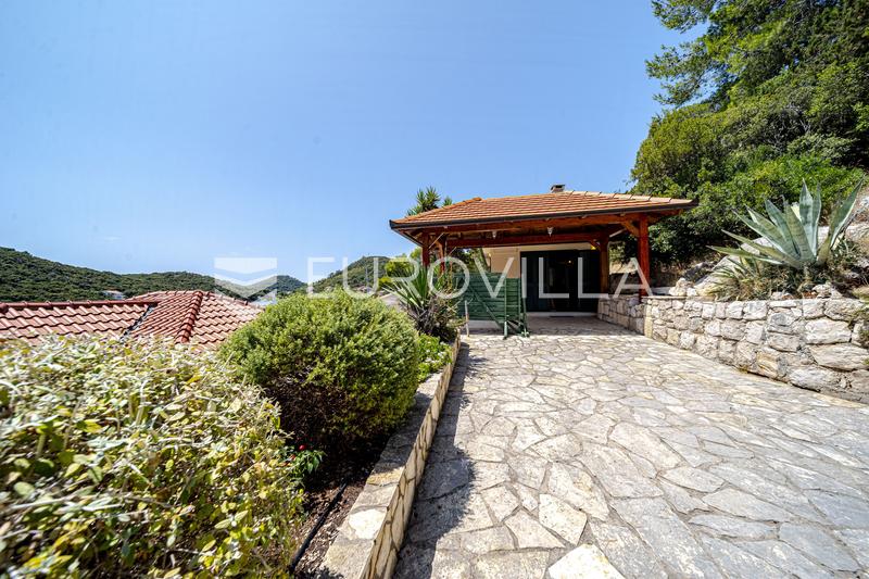 Ostrov Lastovo, Vila pri mori v tichej zátoke ostrova Lastovo - 18
