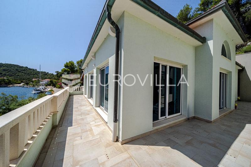 Ostrov Lastovo, Vila pri mori v tichej zátoke ostrova Lastovo - 15