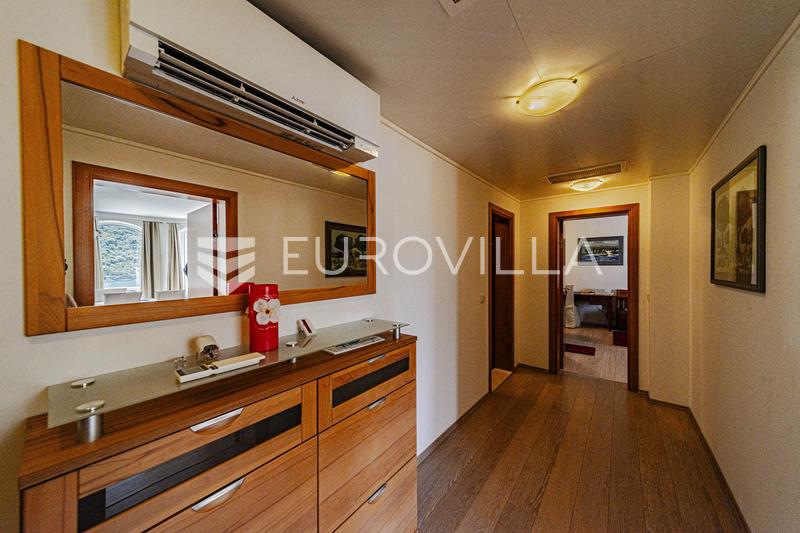Ostrov Lastovo, Vila pri mori v tichej zátoke ostrova Lastovo - 64