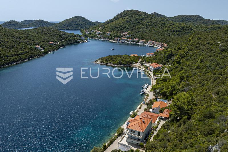 Ostrov Lastovo, Vila pri mori v tichej zátoke ostrova Lastovo - 3