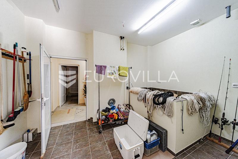 Ostrov Lastovo, Vila pri mori v tichej zátoke ostrova Lastovo - 38