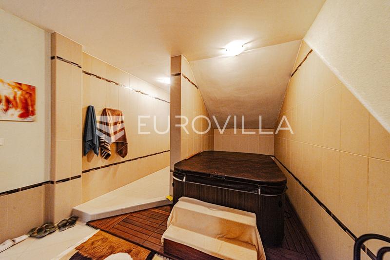 Ostrov Lastovo, Vila pri mori v tichej zátoke ostrova Lastovo - 37