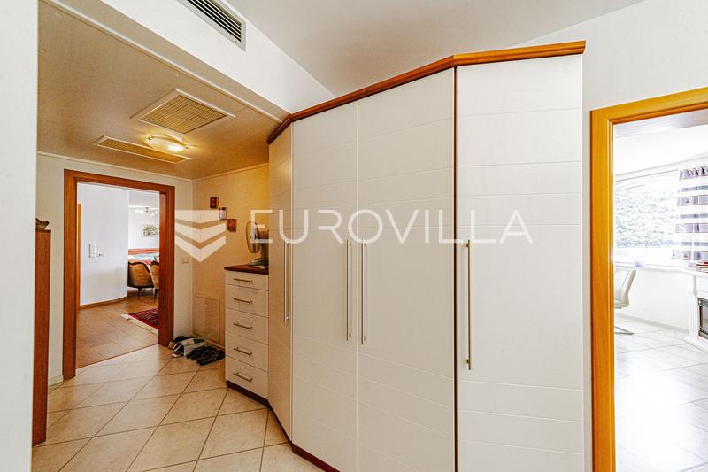 Ostrov Lastovo, Vila pri mori v tichej zátoke ostrova Lastovo - 27