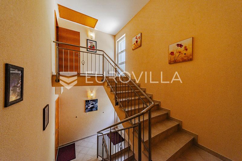 Ostrov Lastovo, Vila pri mori v tichej zátoke ostrova Lastovo - 59