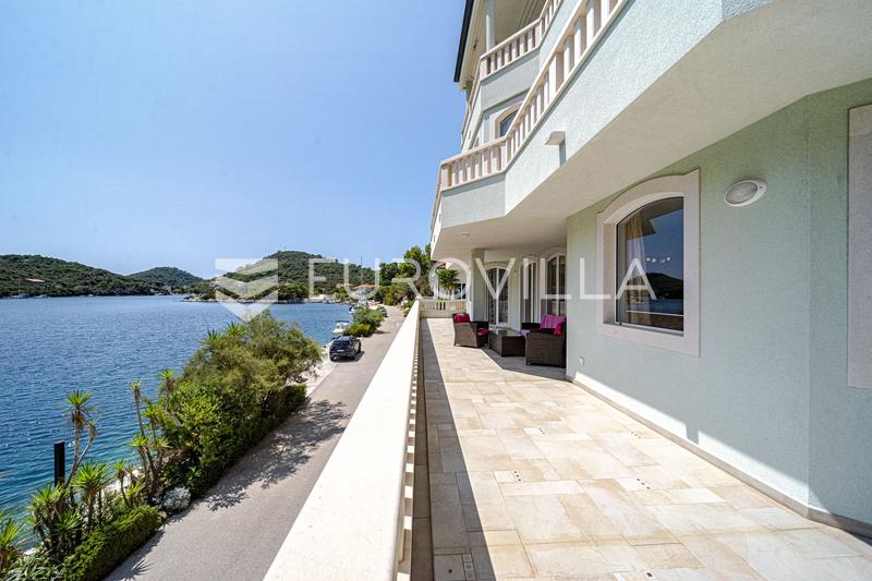 Ostrov Lastovo, Vila pri mori v tichej zátoke ostrova Lastovo - 13