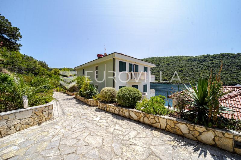 Ostrov Lastovo, Vila pri mori v tichej zátoke ostrova Lastovo - 7
