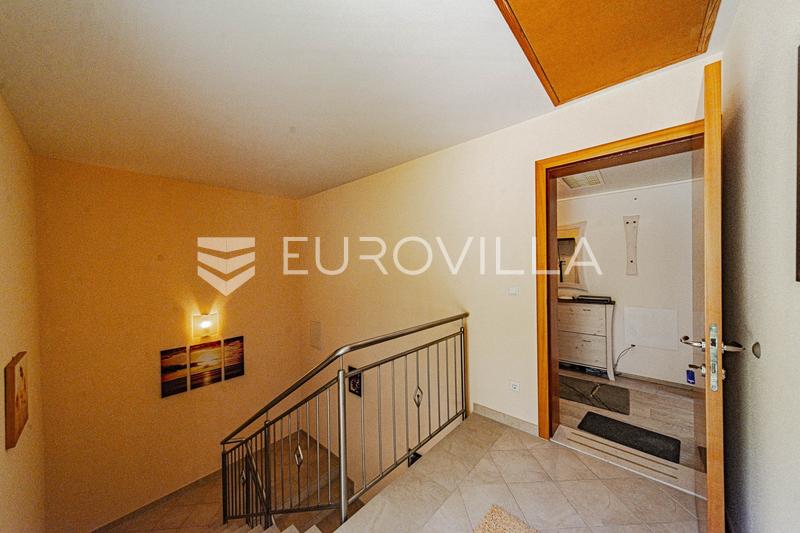 Ostrov Lastovo, Vila pri mori v tichej zátoke ostrova Lastovo - 58