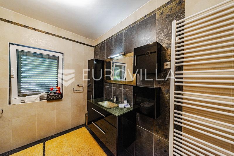 Ostrov Lastovo, Vila pri mori v tichej zátoke ostrova Lastovo - 65