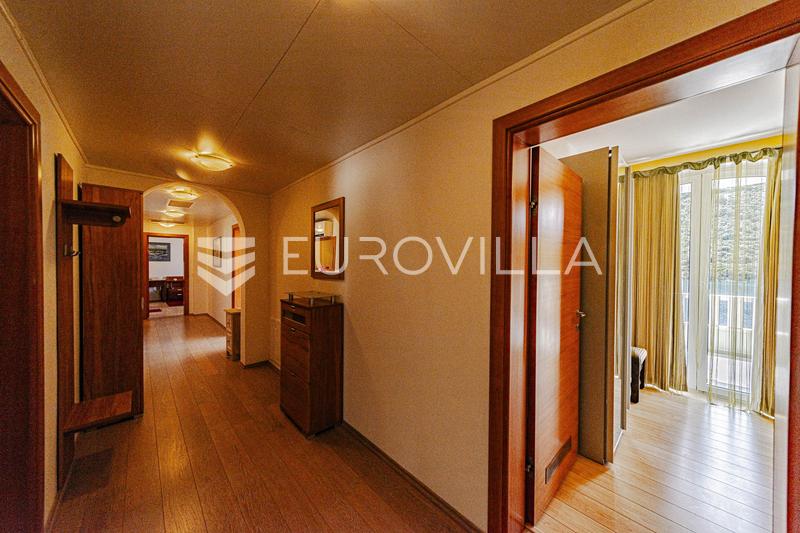 Ostrov Lastovo, Vila pri mori v tichej zátoke ostrova Lastovo - 63