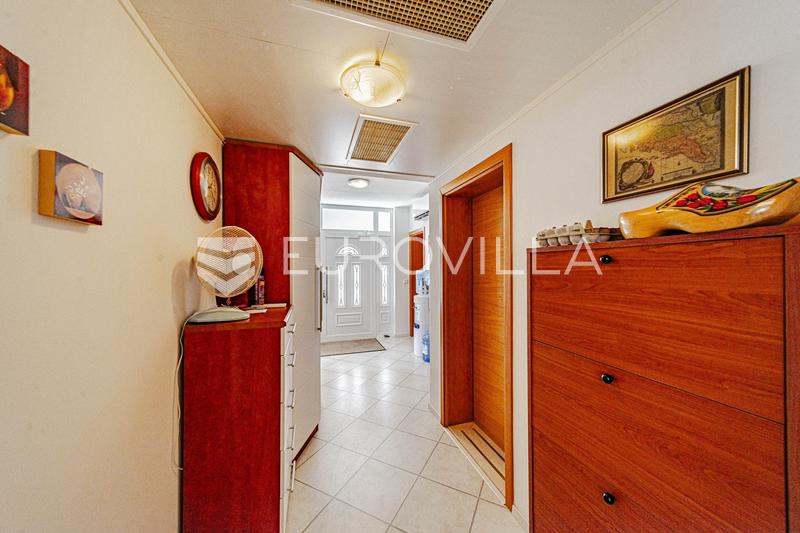 Ostrov Lastovo, Vila pri mori v tichej zátoke ostrova Lastovo - 26