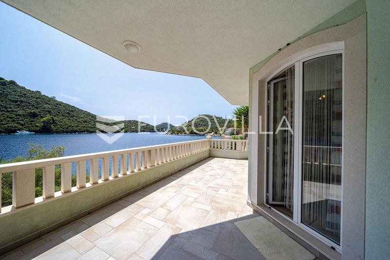 Ostrov Lastovo, Vila pri mori v tichej zátoke ostrova Lastovo - 10