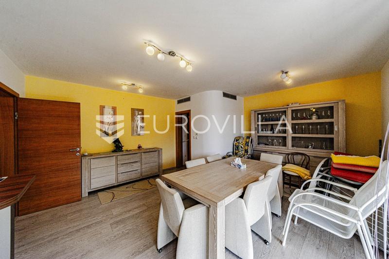 Ostrov Lastovo, Vila pri mori v tichej zátoke ostrova Lastovo - 48