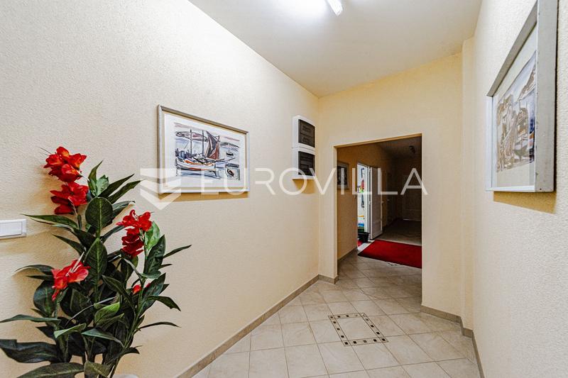 Ostrov Lastovo, Vila pri mori v tichej zátoke ostrova Lastovo - 39