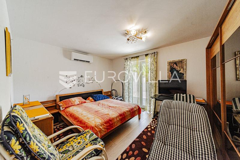 Ostrov Lastovo, Vila pri mori v tichej zátoke ostrova Lastovo - 23