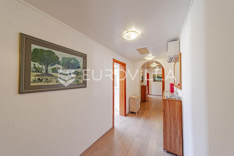 Ostrov Lastovo, Vila pri mori v tichej zátoke ostrova Lastovo - 67
