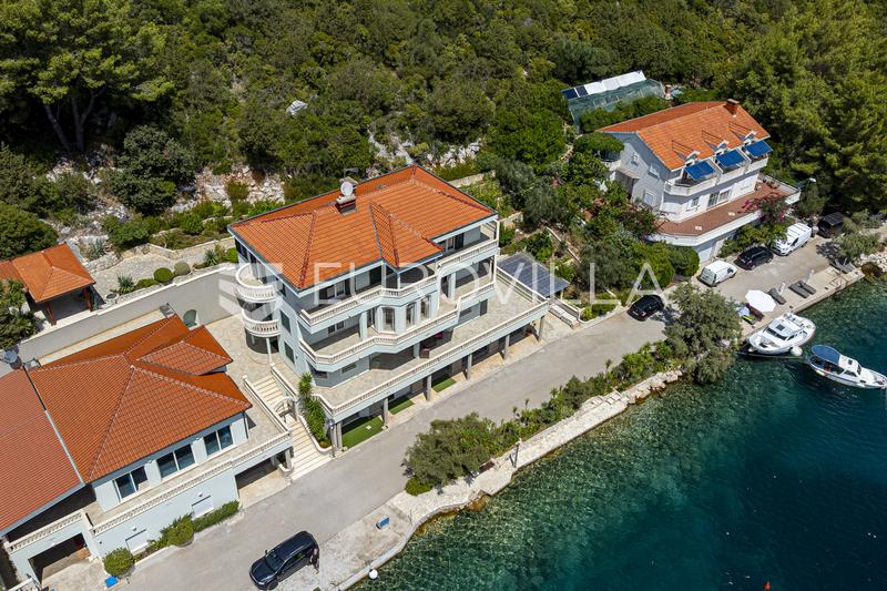 Ostrov Lastovo, Vila pri mori v tichej zátoke ostrova Lastovo - 2