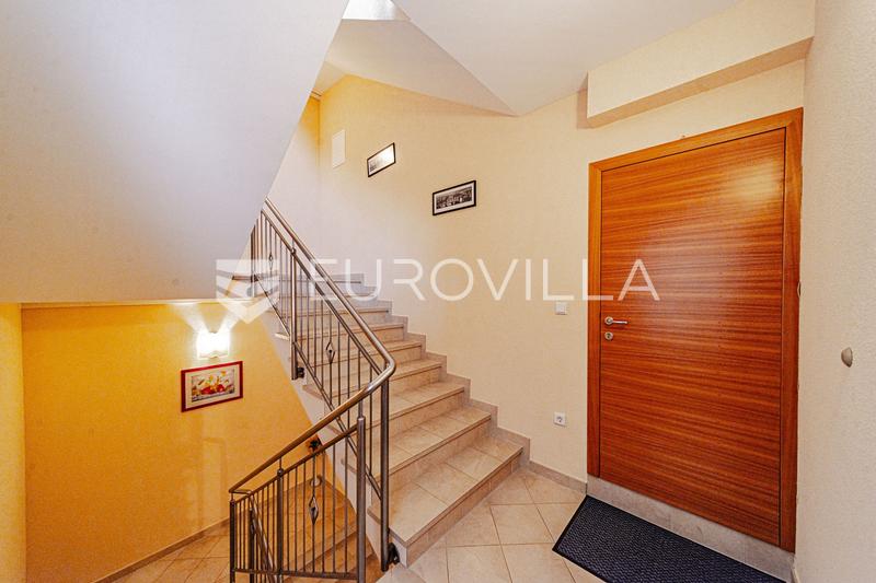 Ostrov Lastovo, Vila pri mori v tichej zátoke ostrova Lastovo - 20
