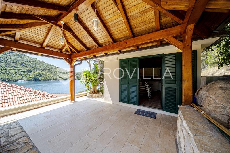 Ostrov Lastovo, Vila pri mori v tichej zátoke ostrova Lastovo - 19