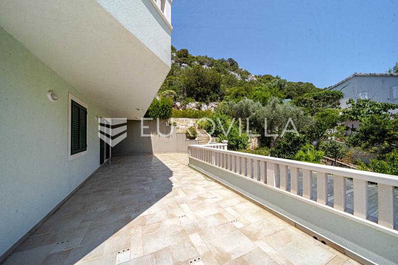 Ostrov Lastovo, Vila pri mori v tichej zátoke ostrova Lastovo - 14