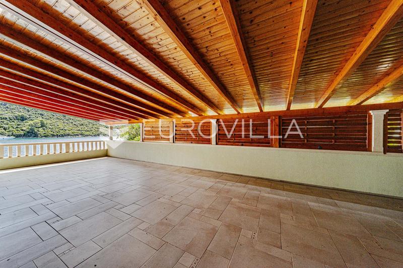 Ostrov Lastovo, Vila pri mori v tichej zátoke ostrova Lastovo - 17
