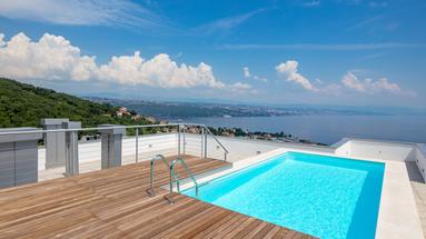 Opatija'da, 367 m2 havuzlu çekici bir çatı katı DAİRE, YENİ BİNA