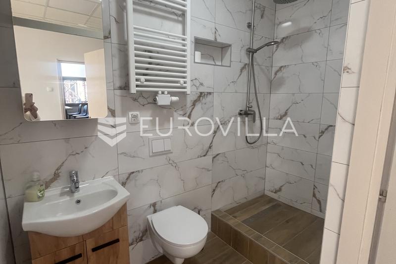 Slavonski Brod - Local commercial de 240 m² à louer - 6