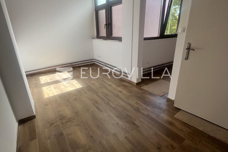 Slavonski Brod - Local commercial de 240 m² à louer - 11