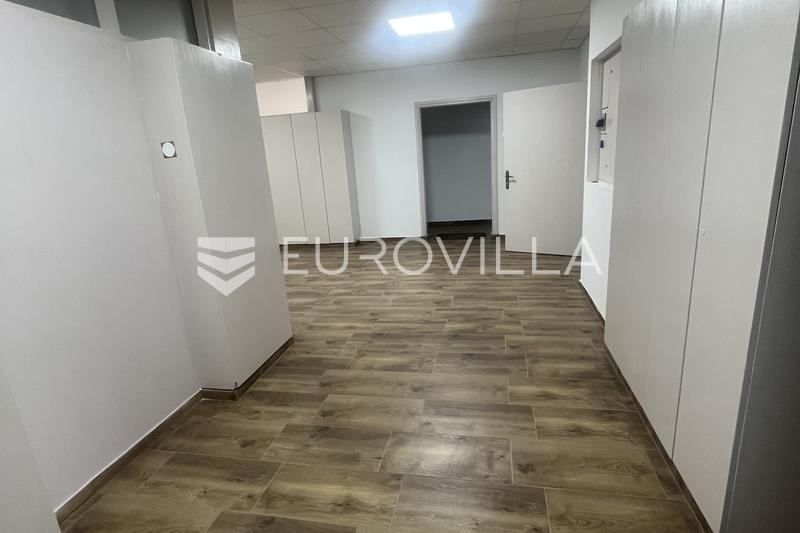 Slavonski Brod - Local commercial de 240 m² à louer - 7