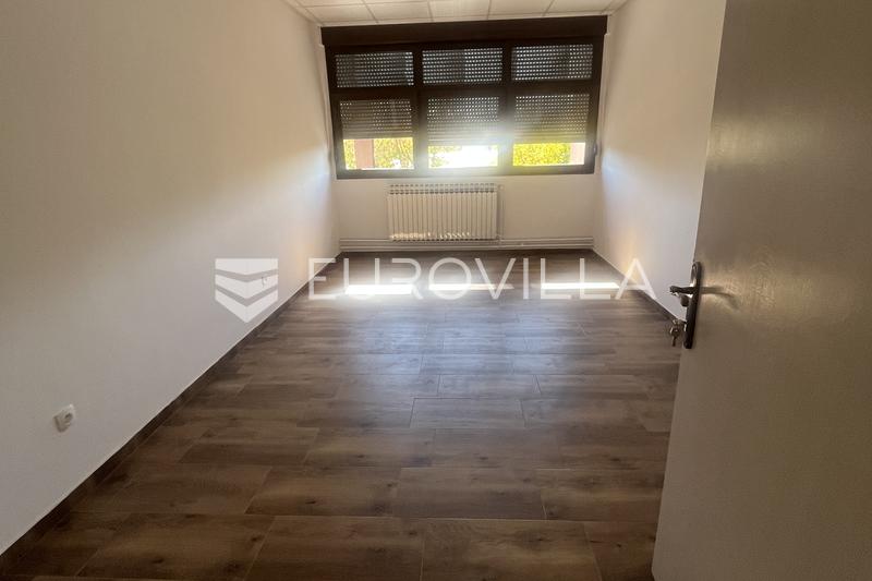 Slavonski Brod - Local commercial de 240 m² à louer - 14