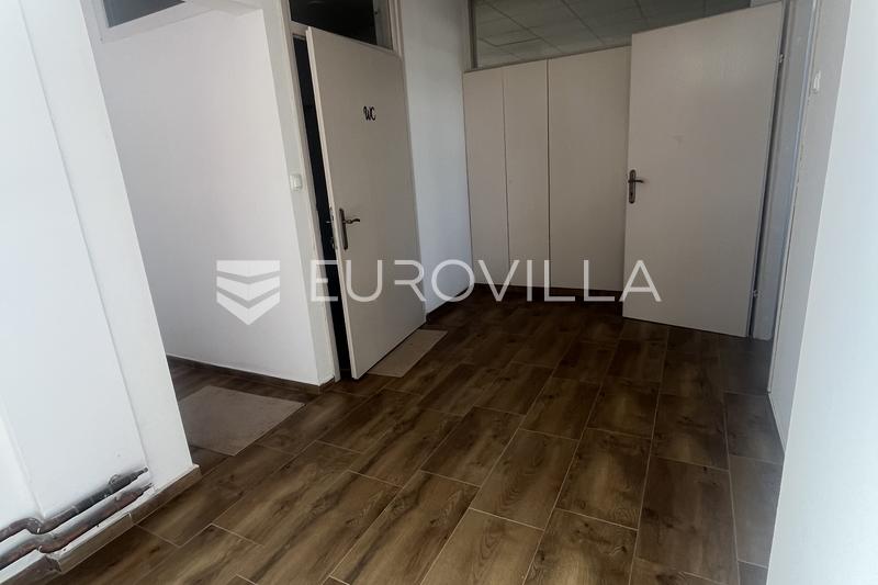 Slavonski Brod - Local commercial de 240 m² à louer - 12