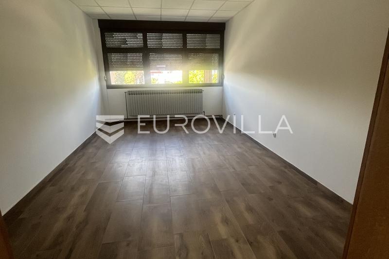 Slavonski Brod - Local commercial de 240 m² à louer - 17