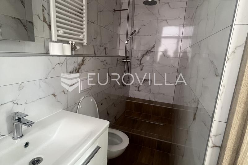 Slavonski Brod - Local commercial de 240 m² à louer - 9