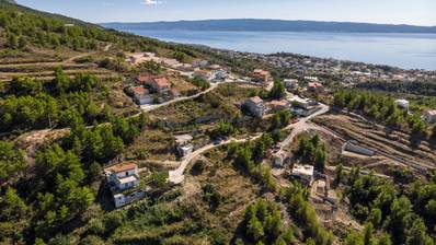 Podstrana, byggnadstomt, med havsutsikt