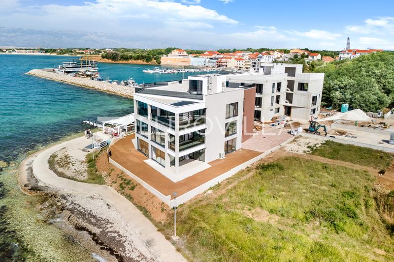Zadar, Privlaka, luksuzni dvosoban stan 1. red do mora, 74,14 m²
