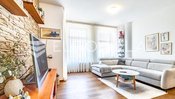 Záhřeb, Maksimir, krásný dvoupokojový byt, garážové stání, komora, 77 m²