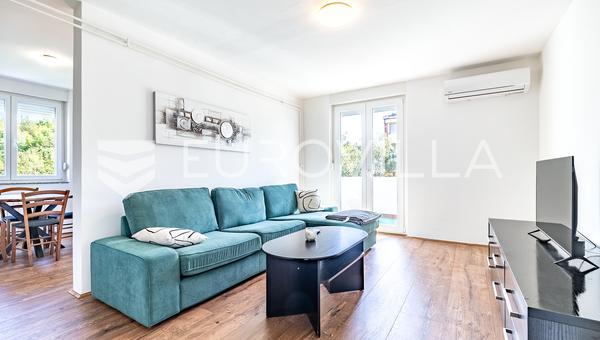 Zagreb, Podsused, fonksiyonel dört yatak odalı daire 77 m²