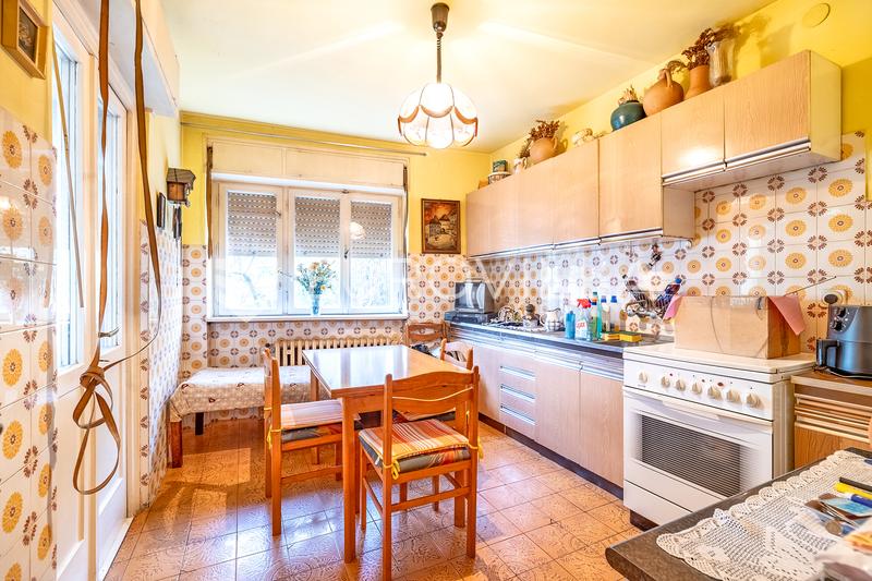 Zagreb, ulica Zajceva, dvostanovanjska hiša za prenovo - 8