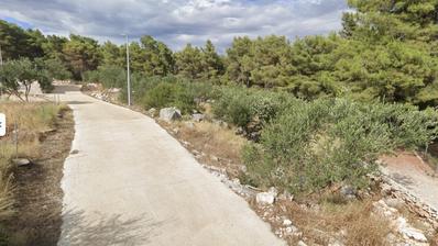 Brač, Sumartin - Building plot 574 m², 250 m from the sea and town center