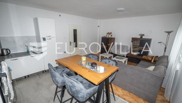 Đakovo, Sjever, dvije kuće sa poslovnim prostorom 250 m2