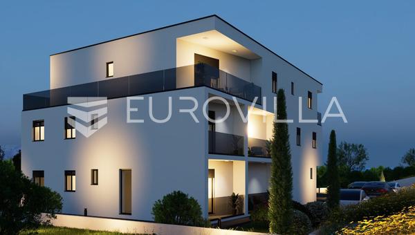 Kaštel Novi, komforan jednosoban stan od 43,7 m² i parkirno mjesto
