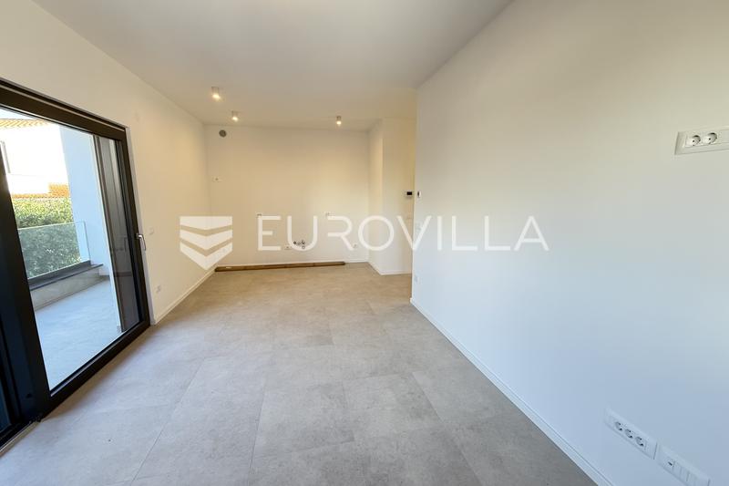 Istria, Premantura - luxurious three-room apartment, 67.20 m² - 500 from the sea