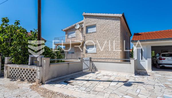 Split, Kamen, samostojeća kuća ukupne bruto površine 492 m²
