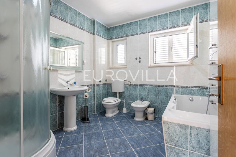Split, Kamen, samostojeća kuća ukupne bruto površine 492 m² - 17