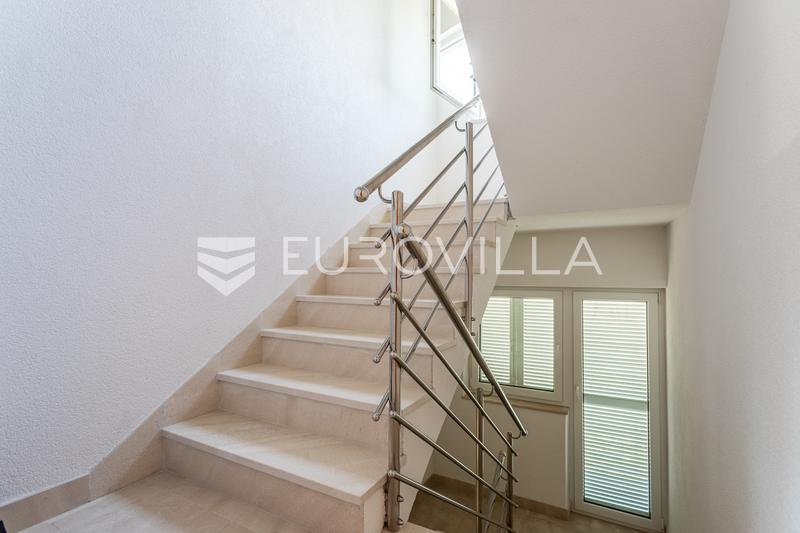 Split, Kamen, samostojeća kuća ukupne bruto površine 492 m² - 18